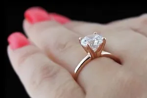 Cướp ngân hàng để mua nhẫn cầu hôn