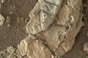 Phát hiện vật thể kỳ lạ hình que trên sao hỏa