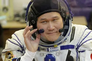 Phi hành gia 'cao thêm 9 cm ngoài vũ trụ' nói gì?