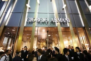 Sốc với đồng phục học sinh có giá 16,5 triệu đồng