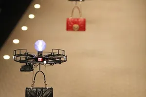 Dàn 'người mẫu' có một không hai xuất hiện ở Milan