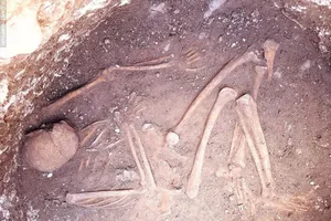 Phát hiện hang động bí ẩn chứa bộ xương 2.800 năm