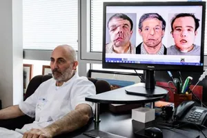 Kỳ lạ người đàn ông có đến 3 khuôn mặt