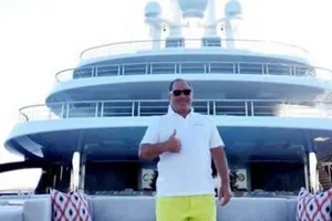 Tỉ phú Nga thua kiện, giao du thuyền 1/2 tỷ đô cho vợ cũ