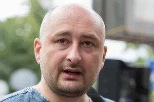 Phóng viên Nga bị bắn chết ngay trước cửa nhà mình ở Ukraine