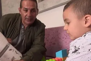 Lạ kỳ bé Israel 3 tuổi nói được tiếng Anh dù chưa được học