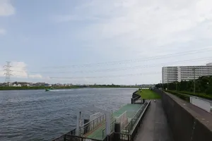 Người đàn ông bỗng dưng về nhà sau khi được 'chôn cất' 1 năm