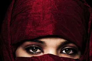 Đệ đơn ly dị vì phát hiện vợ mới cưới có râu