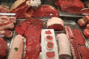 Bị người ăn chay 'khủng bố' cửa hàng bán thịt cầu cứu cảnh sát