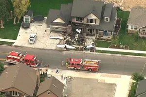 Sau cãi nhau với vợ, phi công lái máy bay đâm vào nhà tự sát