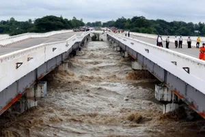 Myanmar: Vỡ đập, 63.000 người sơ tán