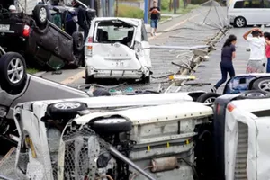 Tan hoang sau khi bão Jebi ập vào Nhật Bản