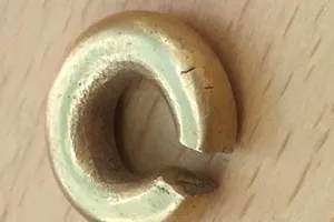 Vô tình tìm được 'kho báu' nằm cách mặt đất 15 cm