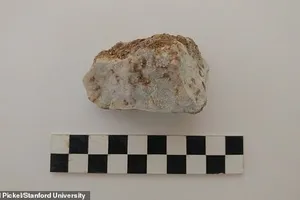 Phát hiện 'đứa bé ma cà rồng' với hòn đá trong miệng