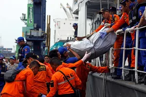 Chiến dịch tìm kiếm nạn nhân rơi máy bay kéo dài 7 ngày