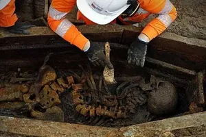 Phát hiện 1.200 ngôi mộ cạnh nhà ga London