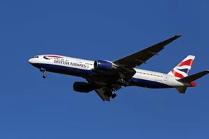 Bị xếp ngồi cạnh người béo, hành khách kiện hãng bay