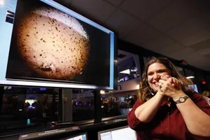 Tàu vũ trụ NASA hạ cánh thành công xuống sao Hỏa