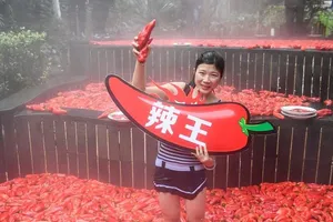 'Vua ớt' Trung Quốc, 1 phút ăn 20 quả ớt