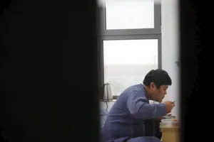 Giới trẻ Hàn Quốc chi tiền để được... ngồi tù