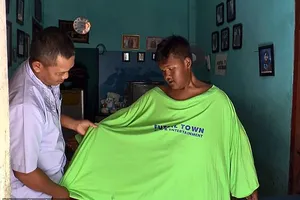 Cậu bé nặng nhất thế giới muốn trở thành cầu thủ bóng đá