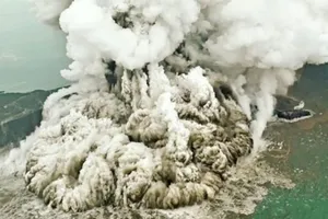 Chính núi lửa Anak Krakatau gây nên sóng thần ở Indonesia
