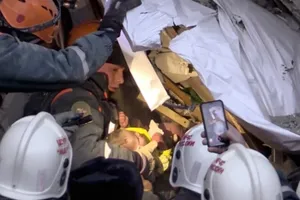 Bé 11 tháng sống sót thần kỳ dù bị chôn vùi 36 tiếng 