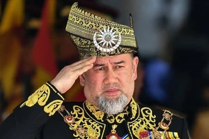 Vua Malaysia thoái vị sau khi cưới hoa hậu người Nga