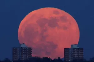 Bộ ba siêu trăng, trăng sói và trăng máu xuất hiện cùng lúc