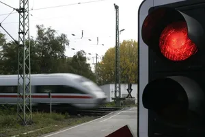 Bị dọa đánh bom, Đức sơ tán 500 người trên tàu cao tốc