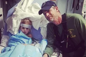 Bé 3 tuổi sống sót sau 3 ngày dạo chơi với gấu 