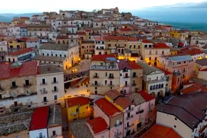 Thị trấn Ý tìm kiếm sự hồi sinh của lượng cư dân