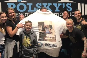 Lập kỷ lục Guinness nhờ mặc 260 áo phông một lúc