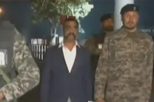 Video Pakistan phóng thích phi công Ấn Độ