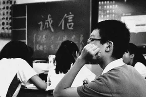 Mẹ Trung Quốc bỏ con giữa phố vì chỉ được 8 điểm trong kỳ thi