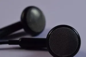 Bị điếc vì ngủ quên khi dùng tai nghe