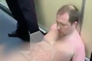 Quyết trút xiêm y lên máy bay để 'thanh thoát' hơn