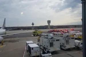 Máy bay Boeing 737-800 gặp sự cố phải quay đầu