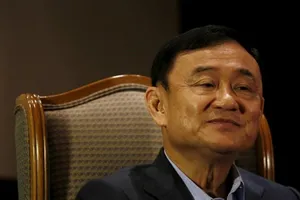 Quốc vương Thái Lan tước huy chương của cựu Thủ tướng Thaksin