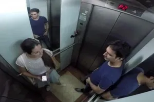 Kỹ năng phòng vệ cần có khi đi thang máy một mình