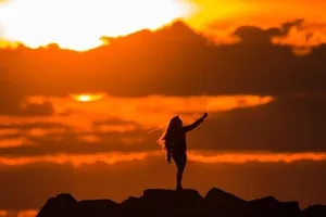 Cô gái rơi từ tầng 10 vì chụp ảnh tự sướng