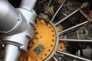 Bị bắt vì ném 6 đồng xu vào động cơ máy bay để cầu may