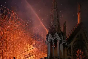Công bố nguyên nhân ban đầu vụ cháy Nhà thờ Đức Bà Paris