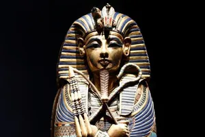 Giải mã bí ẩn vòng cổ 29 triệu năm của Pharaoh Tutankhamun