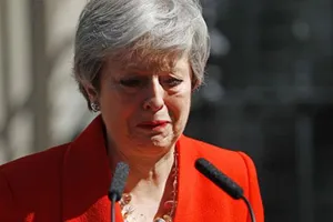 Video: Thủ tướng Theresa May bật khóc khi tuyên bố từ chức 