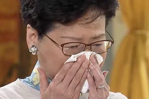 Hong Kong tạm hoãn vô thời hạn luật dẫn độ 