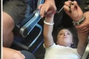 Cô gái 'quậy' trên chuyến bay bị phạt 2,4 tỉ, cấm bay suốt đời