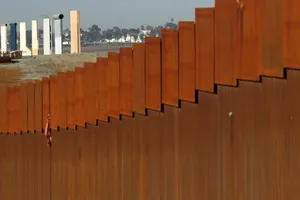 Ông Trump đã có được 2,5 tỉ USD để xây bức tường biên giới