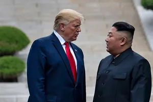 Ông Trump bất ngờ gửi quà tặng ông Kim