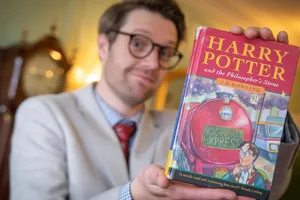 Cuốn Harry Potter cũ mèm có giá gần 800 triệu đồng